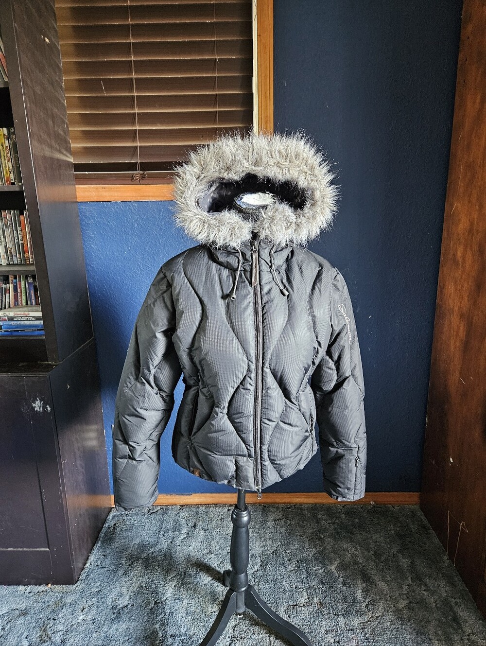 Salomon Women's Medium Fur Hooded Winter Down Puffer Jacket